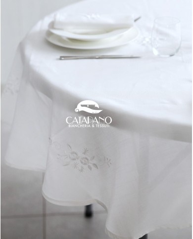 Servizio da tavola tondo ricamato colore bianco art.019