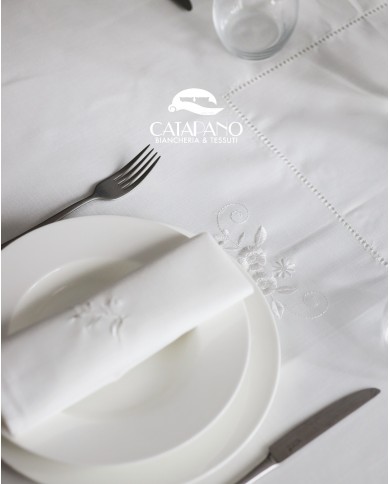 Servizio da tavola tondo ricamato colore bianco art.019