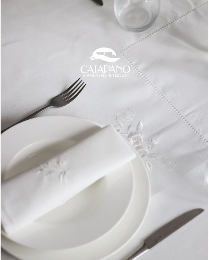 Servizio da tavola tondo ricamato colore bianco art.019