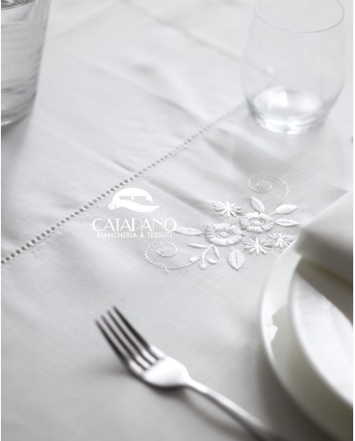 Servizio da tavola tondo ricamato colore bianco art.019