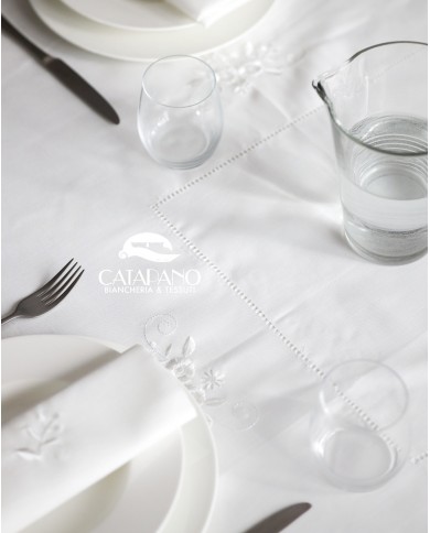 Servizio da tavola tondo ricamato colore bianco art.019