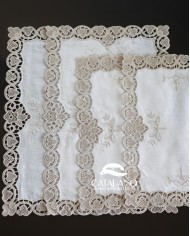 Set di sei centri ricamati in lino ecrù Burano rettangolari