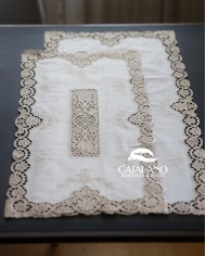 Set di sei centri ricamati in lino ecrù Burano rettangolari