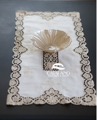 Set di sei centri ricamati in lino ecrù Burano rettangolari