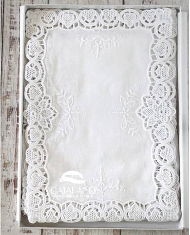 Set di sei centri ricamati in lino bianco Burano rettangolari