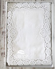 Set di sei centri ricamati in lino bianco Burano rettangolari