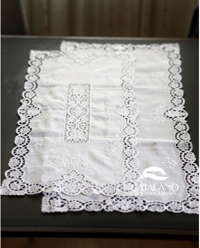 Set di sei centri ricamati in lino bianco Burano rettangolari