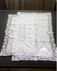 Set di sei centri ricamati in lino bianco Burano rettangolari