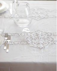 Servizio da tavola ricamato art. Burano bianco 12 posti