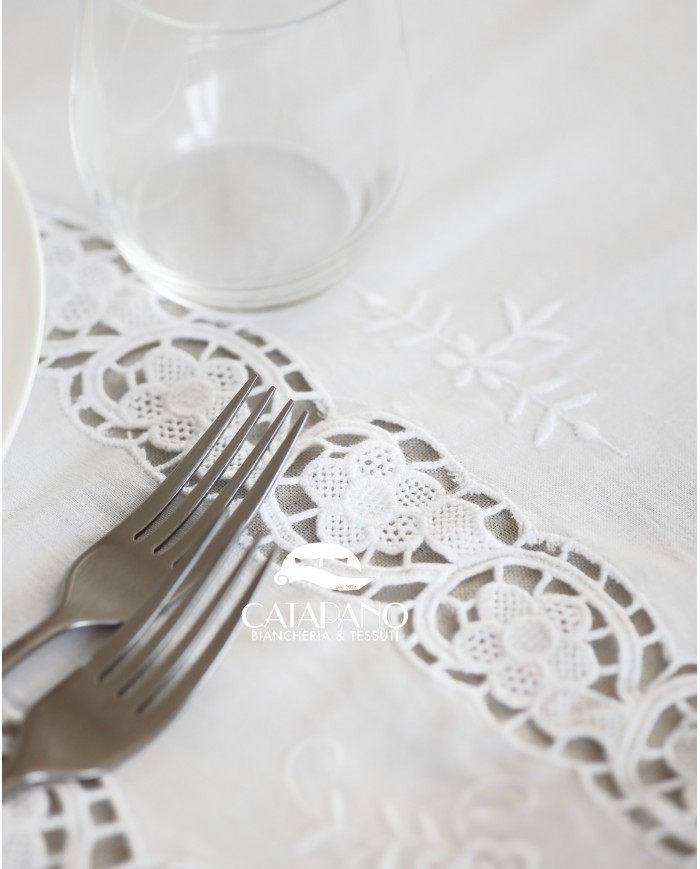 Servizio da tavola ricamato art. Burano bianco 12 posti