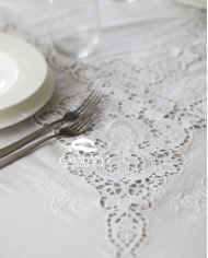 Servizio da tavola ricamato art. Burano bianco 12 posti