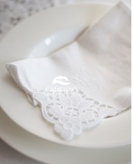 Servizio da tavola ricamato art. Burano bianco 12 posti