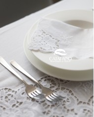 Servizio da tavola ricamato art. Burano bianco 12 posti