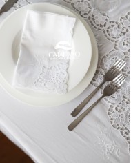 Servizio da tavola ricamato art. Burano bianco 12 posti