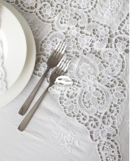 Servizio da tavola ricamato art. Burano bianco 12 posti