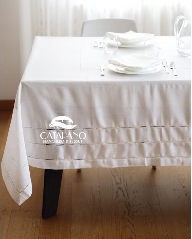 Servizio da tavola bianco con orlo a giorno 180x320 art 4019