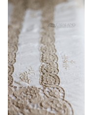 Copriletto in lino ricamato colore ecrù modello Burano