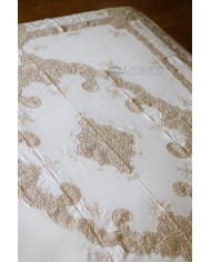 Copriletto in lino ricamato colore ecrù modello Burano