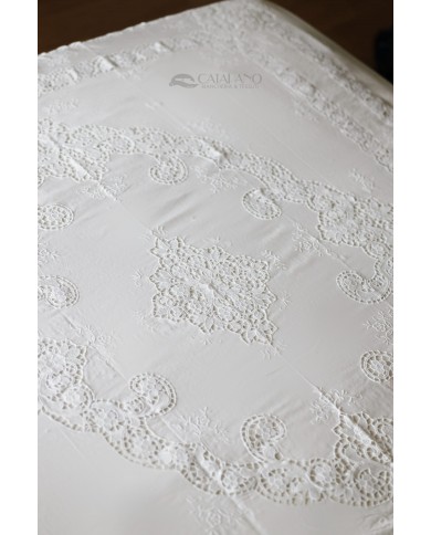 Copriletto in lino ricamato colore BIANCO modello Burano