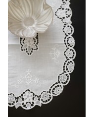 Set di sei centri ricamati in lino bianco Burano ovali