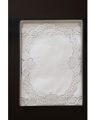 Set di sei centri ricamati in lino bianco Burano ovali