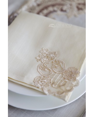 Tris da corredo copriletto, lenzuola e tovaglia Pizzo Rebrodè