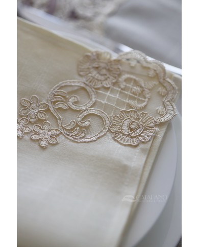 Tris da corredo copriletto, lenzuola e tovaglia Pizzo Rebrodè