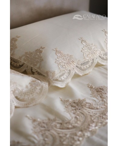 Tris da corredo copriletto, lenzuola e tovaglia Pizzo Rebrodè