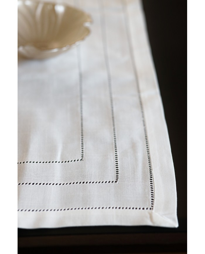 Set di 3 centri ricamati con orlo a giorno art. 4019