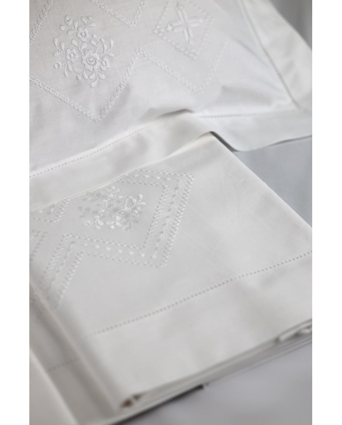 Parure lenzuola matrimoniali ricamate in puro cotone art 8687