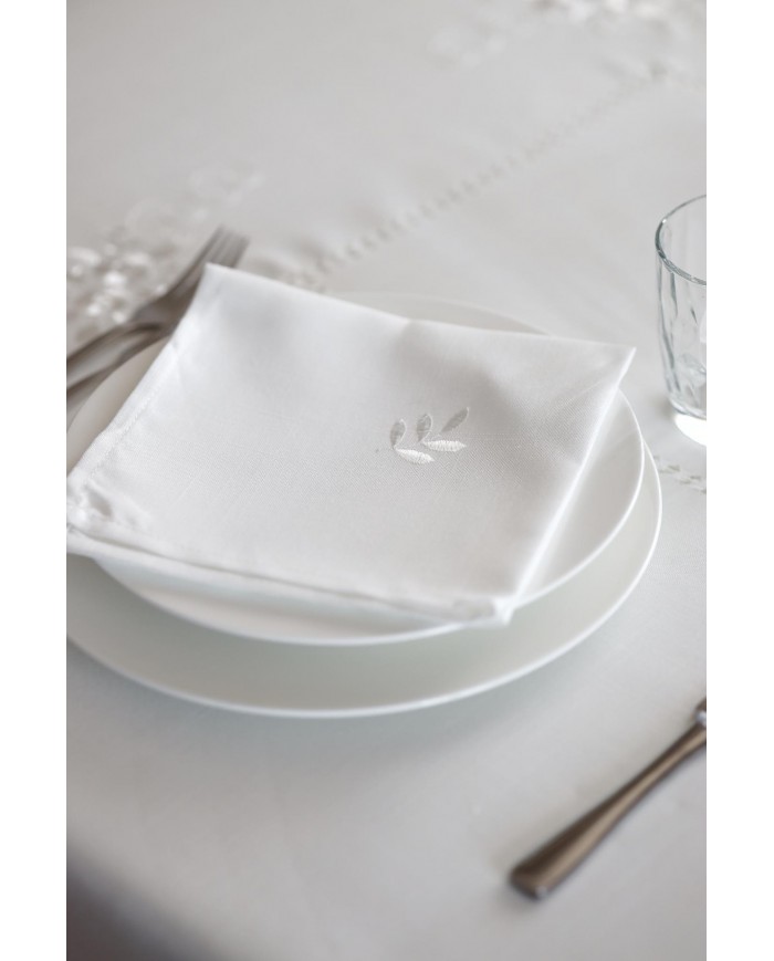 Servizio da tavola ricamato bianco 12 posti art. 019