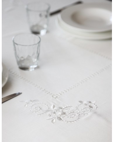 Servizio da tavola ricamato bianco 12 posti art. 020