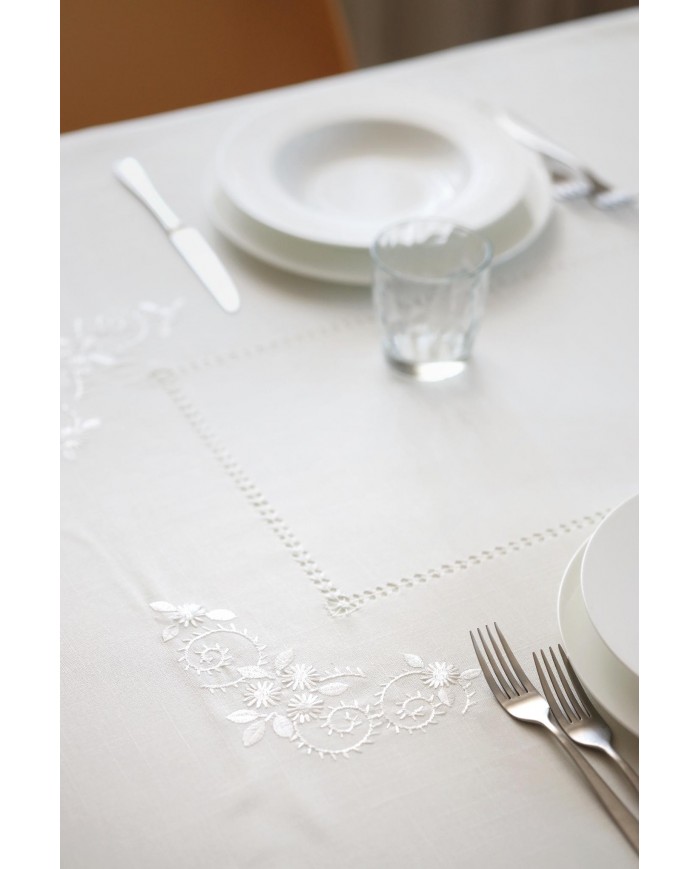 Servizio da tavola ricamato bianco 12 posti art. 020