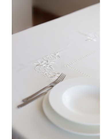Servizio da tavola ricamato bianco 12 posti art. 020