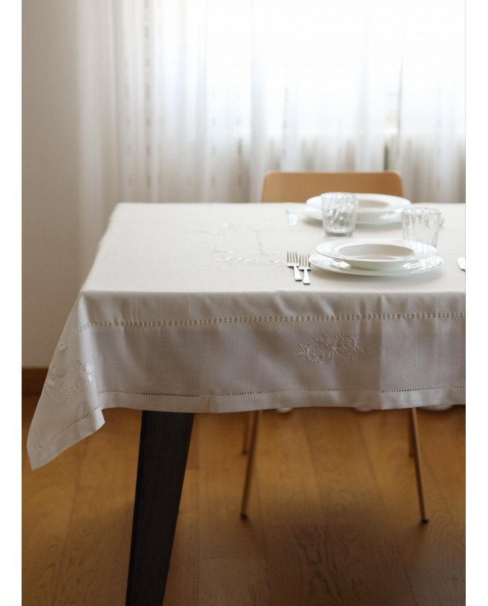 Servizio da tavola ricamato bianco 12 posti art. 020