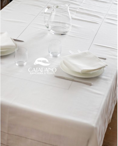 Servizio da tavola 8/10 posti bianco con orlo a giorno 180x225 art 4019