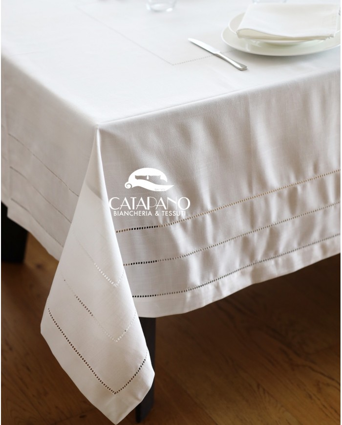 Servizio da tavola 8/10 posti bianco con orlo a giorno 180x225 art 4019