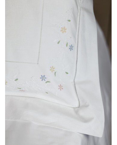 Completo Lenzuola matrimoniali in percalle di cotone ricamo colori pastello art. lc7895