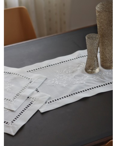 Set di 3 centri ricamati art. 2334