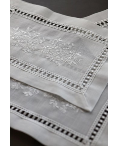 Set di 3 centri ricamati art. 2334