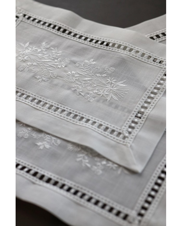 Set di 3 centri ricamati art. 2334