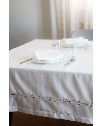 Servizio da tavola 24 posti bianco ricamato con orlo a giorno 180x450 art 2018