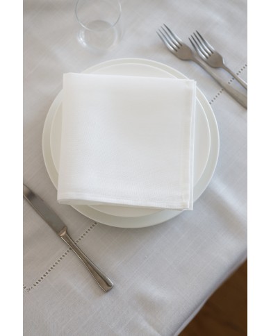 Servizio da tavola 24 posti bianco ricamato con orlo a giorno 180x450 art 2018