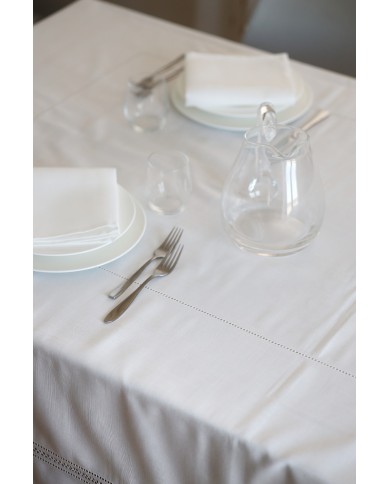 Servizio da tavola 24 posti bianco ricamato con orlo a giorno 180x450 art 2018