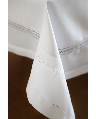 Servizio da tavola 24 posti bianco ricamato con orlo a giorno 180x450 art 2018