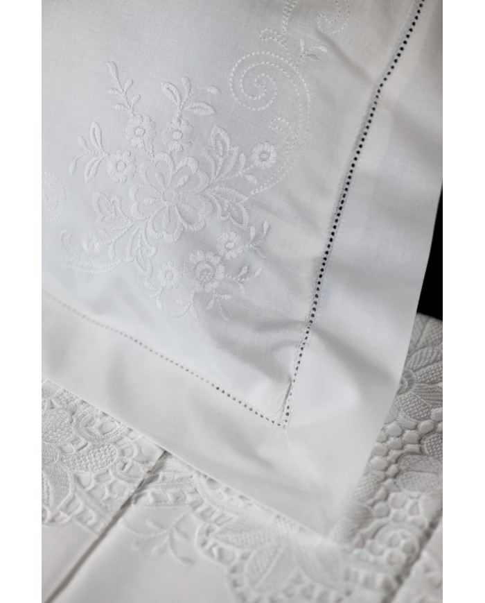 Parure lenzuola ricamo intaglio 100% cotone art 8684