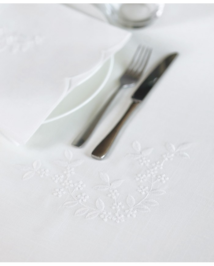 Tovaglia ricamata 12 posti con tovaglioli art. TL008