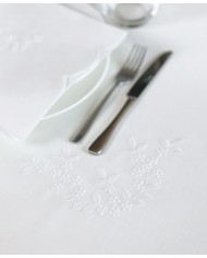 Tovaglia ricamata 12 posti con tovaglioli art. TL008