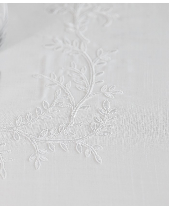 Tovaglia ricamata 12 posti con tovaglioli art. TL004