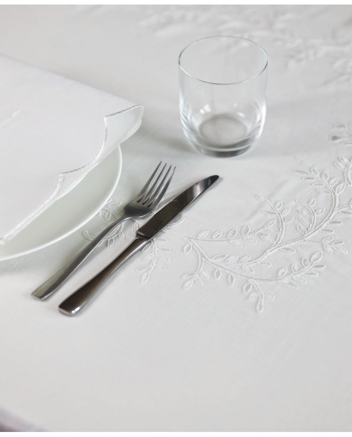 Tovaglia ricamata 12 posti con tovaglioli art. TL004